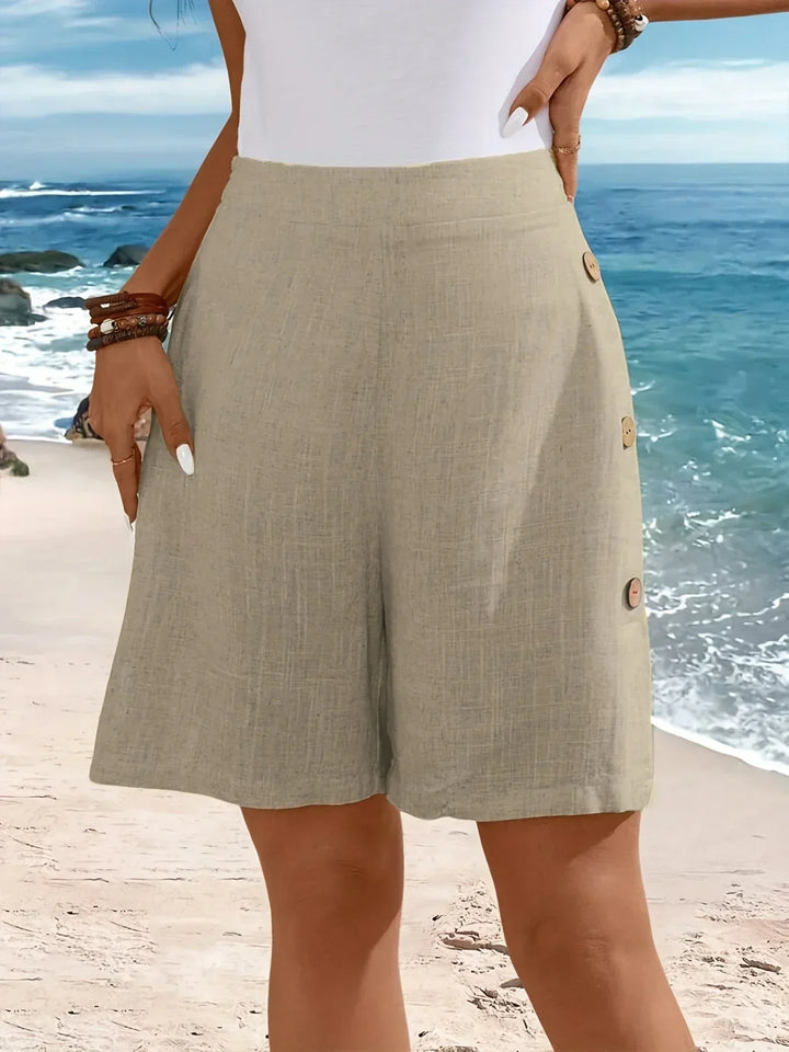 Stilvolle Khaki Damenshorts mit seitlichen Knöpfen und komfortablem elastischem Bund.