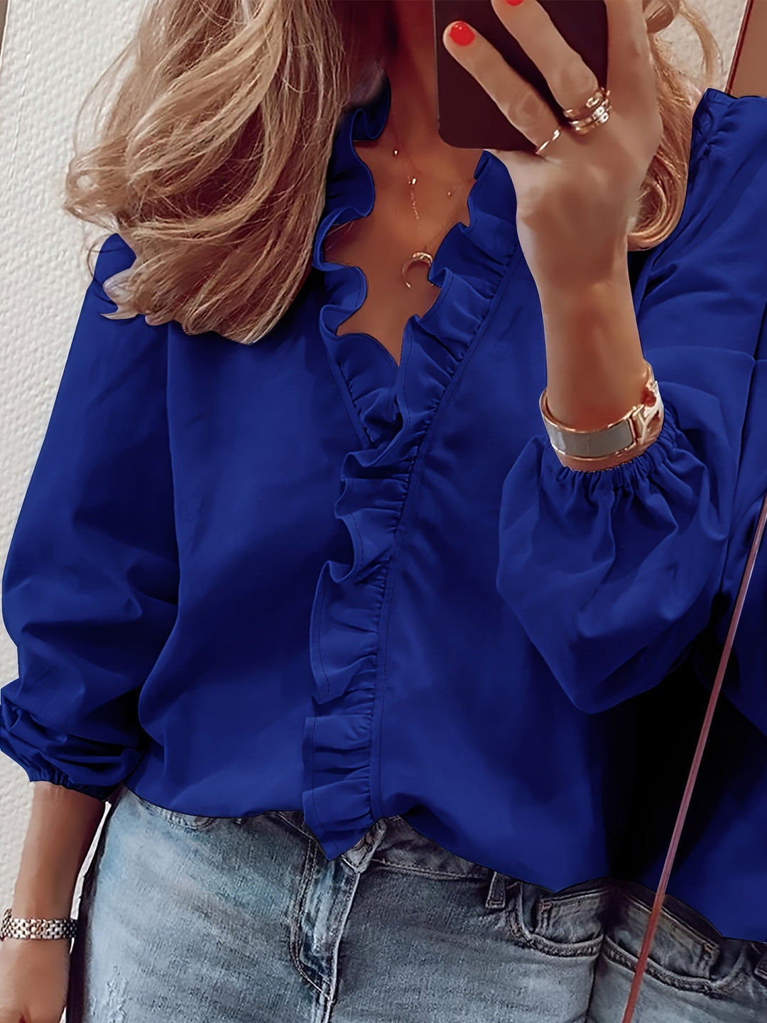 Elegante Bürobluse für Damen mit Rüschen und Langarm, professionell und stilvoll für Business-Meetings.