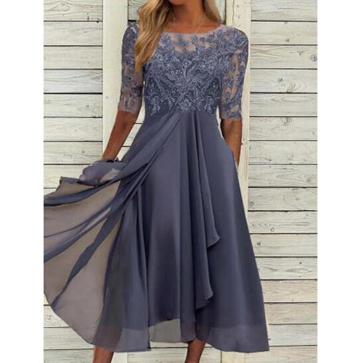 Langes Abendkleid für Damen mit floraler Spitze, ideal für Gala, Empfang & Feierlichkeiten.