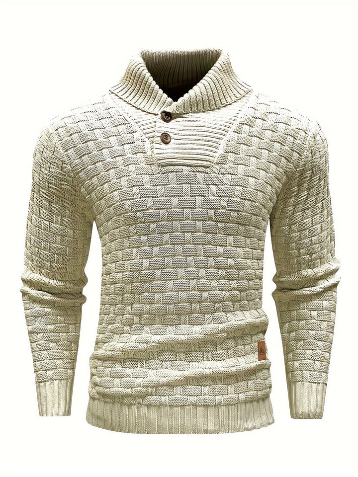 Mann trägt bequemen Herren Pullover mit Waffelstruktur und elegantem Schalkragen, Winteroutfit.
