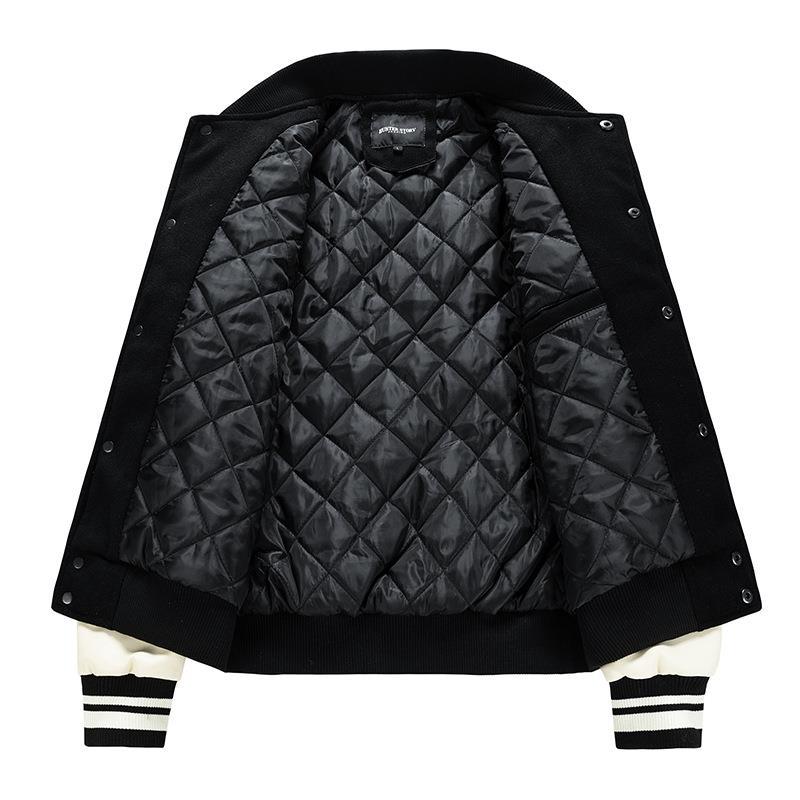 Ansicht der Herren-Frühlingsjacke Colorblock mit langen Ärmeln und geripptem Bund für moderne Freizeitlooks.