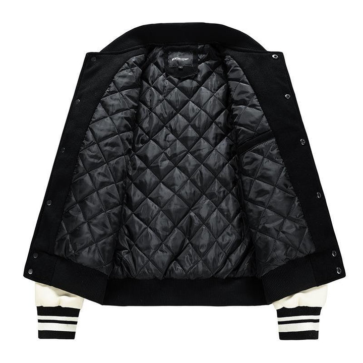 Ansicht der Herren-Frühlingsjacke Colorblock mit langen Ärmeln und geripptem Bund für moderne Freizeitlooks.