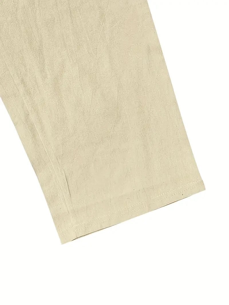 Grüne elegante Herren Freizeithose. Bequem, leicht & atmungsaktiv – ideal für den Sommer.