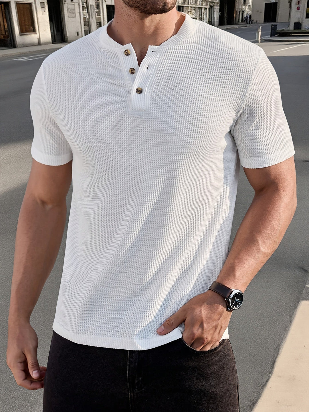 Modernes Herren Kurzarm-T-Shirt im Strick-Design, Henley-Stil, perfekt für Casual-Events & Alltag.