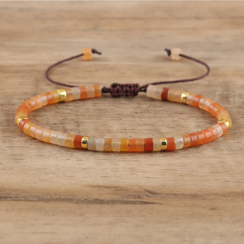 Geflochtenes Damen Naturstein-Armband Seraphina, handgemacht, eleganter Edelstein-Schmuck.