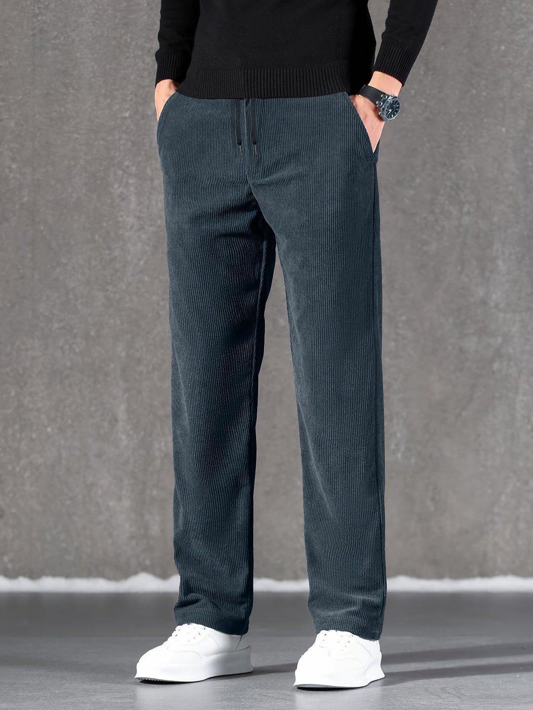 Warme Herren Jogginghose, gefüttert, schwarz, ideal als Winterhose für Freizeit & Alltag, hoher Komfort.