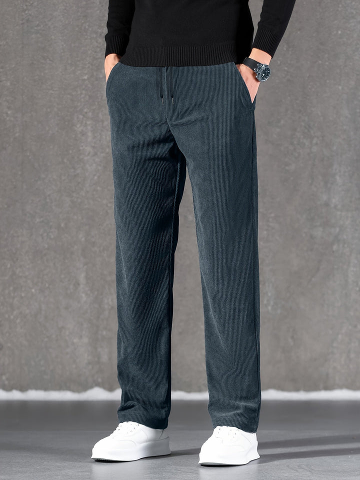 Warme Herren Jogginghose, gefüttert, schwarz, ideal als Winterhose für Freizeit & Alltag, hoher Komfort.