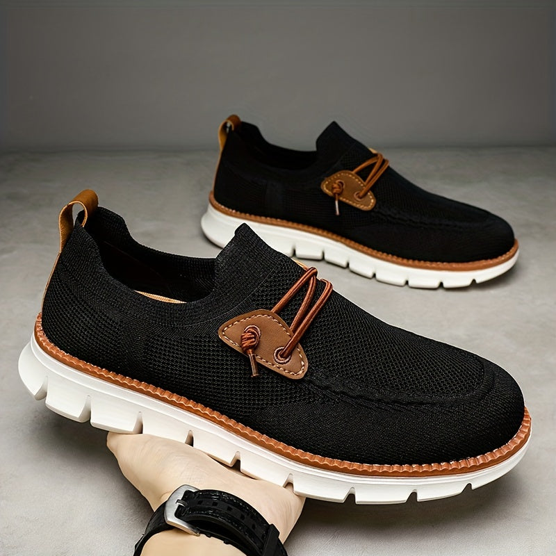 Seitliche Ansicht der leichten Herren Slip-On Sneaker, atmungsaktiv, mit rutschfester Sohle.