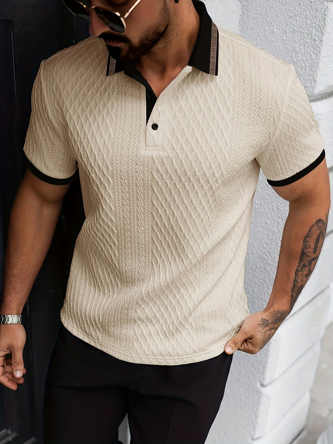 Bequemes Herren Poloshirt im Farbblock-Look, weich & atmungsaktiv für sportliche Freizeit.
