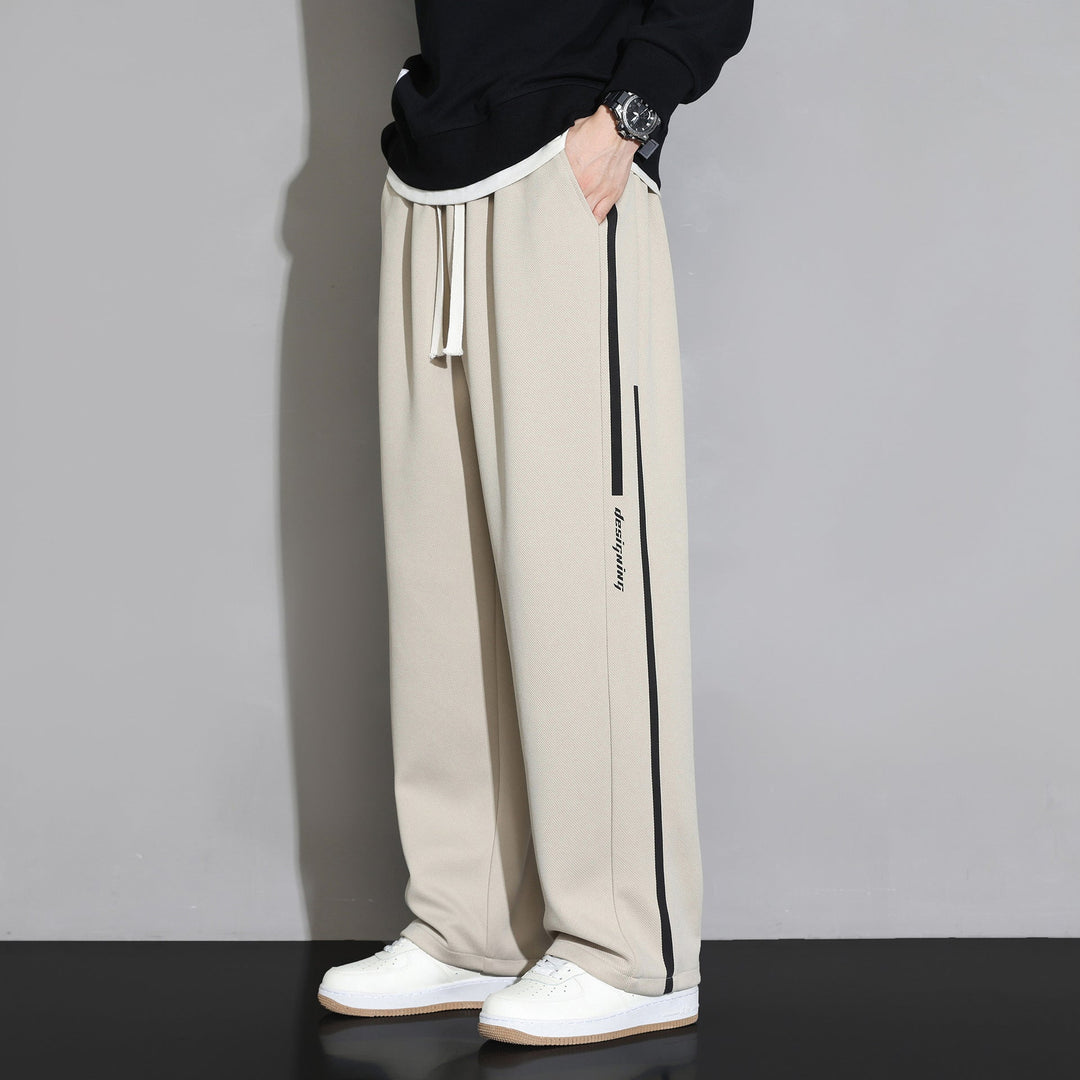Herrenhose mit geradem Bein, lockerer Schnitt, bequem für Zuhause und unterwegs.