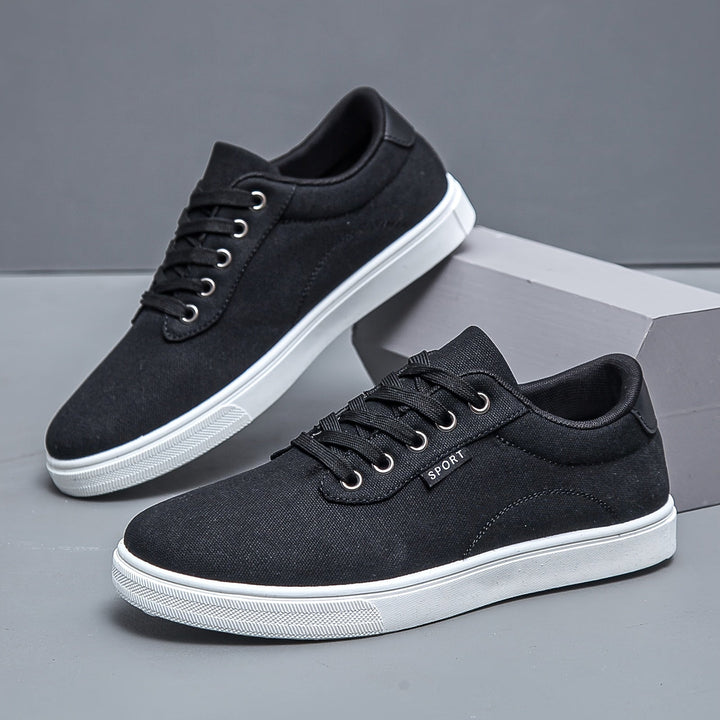 Bequeme Herren Freizeitsneaker bieten hohen Komfort für lange Tage im Alltag. Lässiger Herrenschuh.