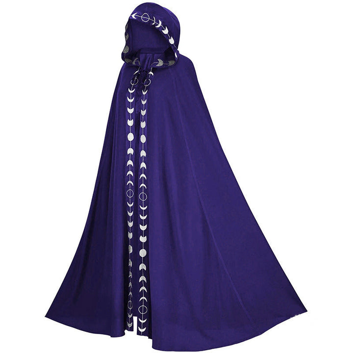 Eleganter Halloween Umhang mit Kapuze, von einer Frau getragen; perfekt für ein mystisches Hexen Kostüm.