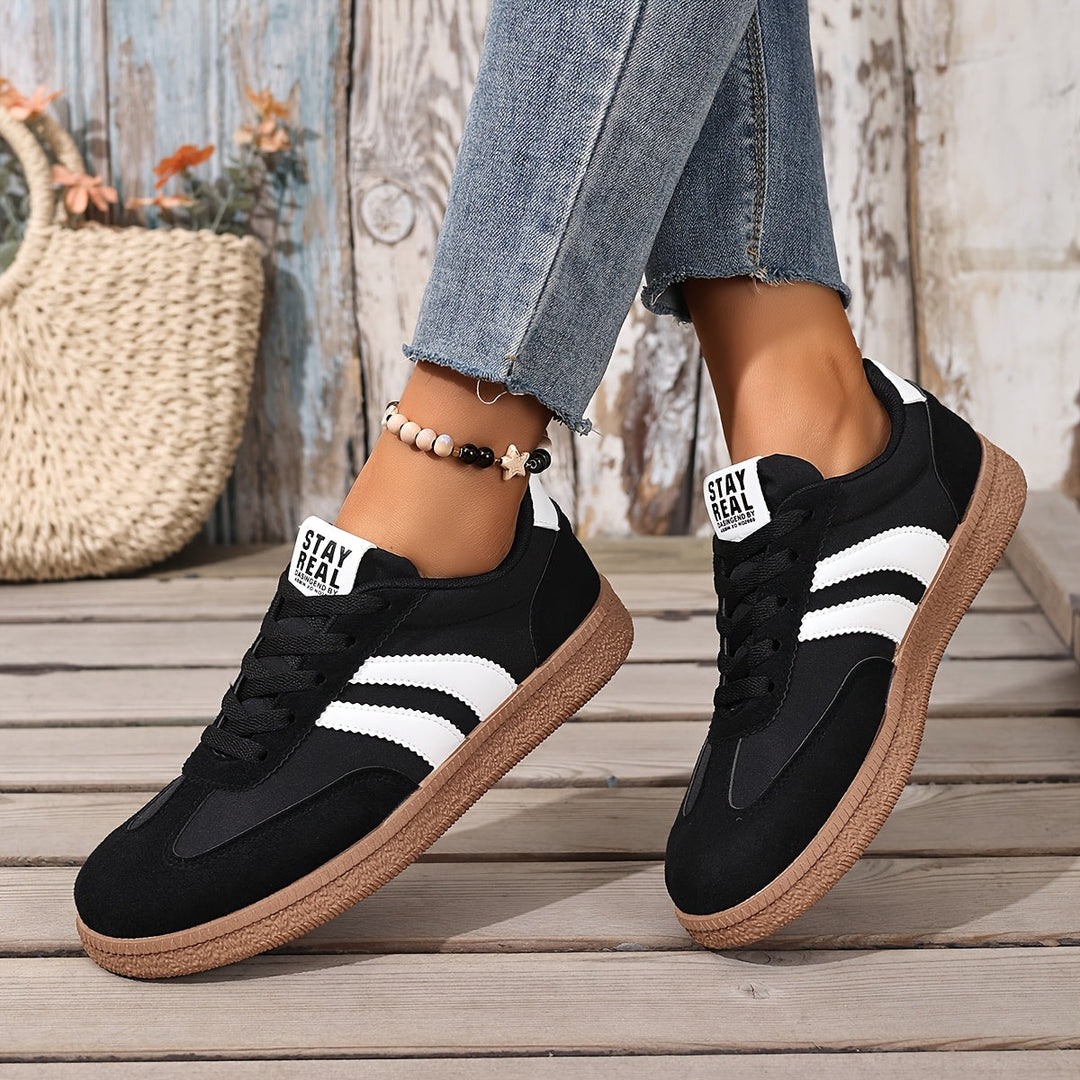 Grüne Damen Retro Sneaker, bequeme Turnschuhe für täglichen Komfort & Streetwear.
