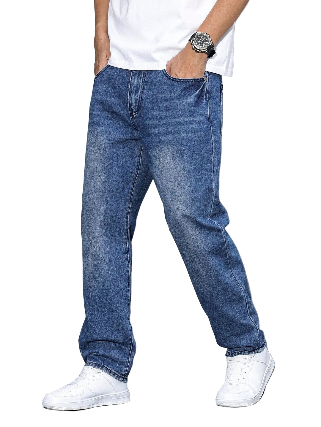 Detailansicht der Herrenjeans mit geradem Bein: klassischer Schnitt, einfarbig, perfekt für Freizeit.