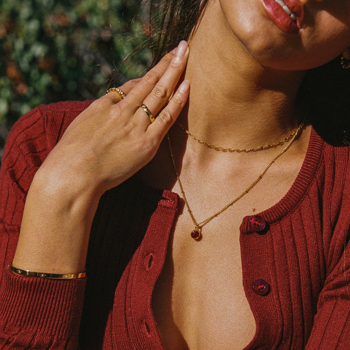 Silberne Choker Halskette für Damen, hypoallergener Edelstahlschmuck, perfekt zum Layering.