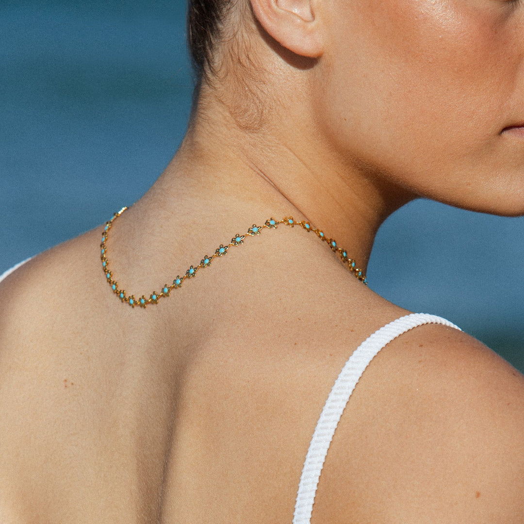 Wasserdichte goldene Daisy Choker Halskette aus langlebigem Edelstahl für Damen, idealer Modeschmuck.