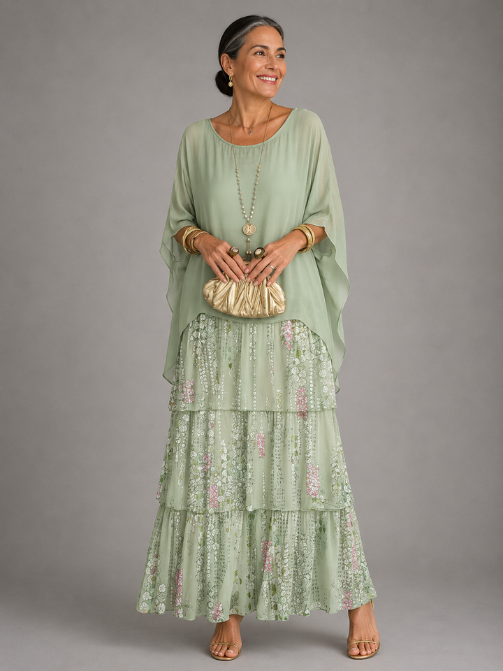 Detailaufnahme des eleganten, langen Damen Abendkleides mit feiner Drapierung und Stoffstruktur.