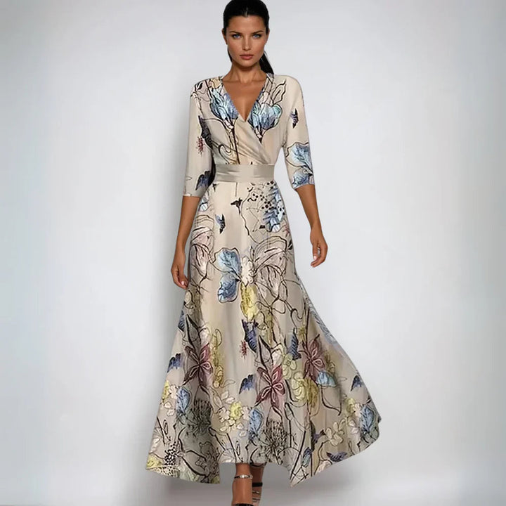Rückansicht: Elegantes Damen Maxikleid mit Blumenmuster, lang und fließend, ideal für festliche Abendmode.