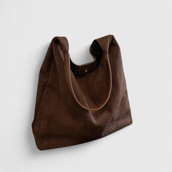Detailansicht der hochwertigen Verarbeitung der Laptoptasche Carla, minimalistisch & elegant.