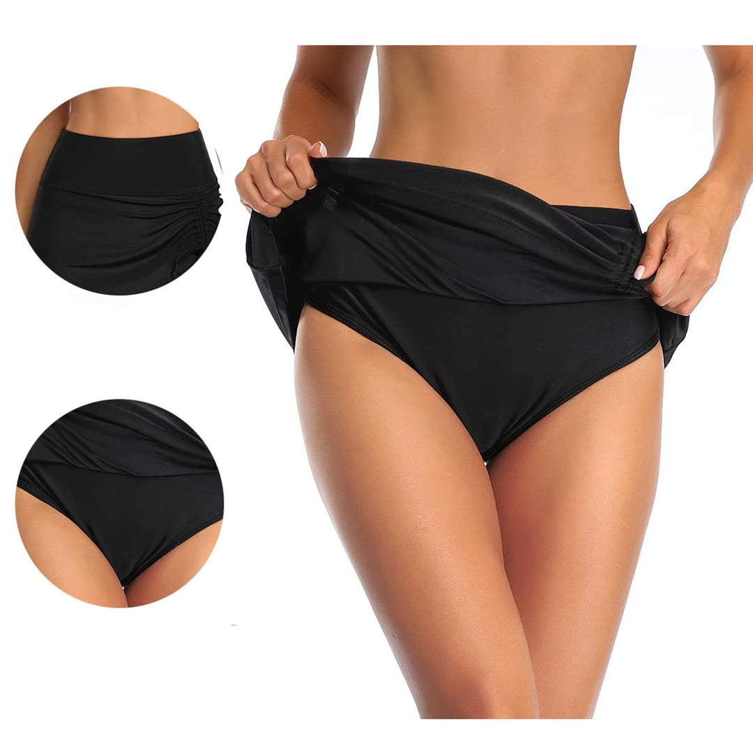 Hochwertige Damen Badeshorts Liv, schnelltrocknende Sommershorts mit Seitenschlitz.