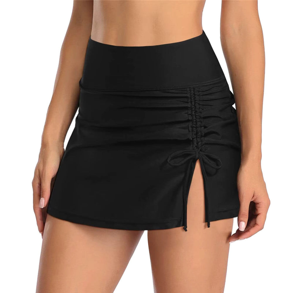 Schnelltrocknende Damen Badeshorts Liv, ideal für Wassersport, Schwimmen und Bademode.