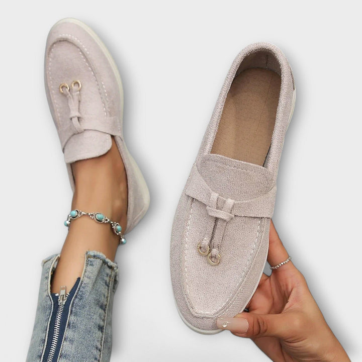 Klassische Damen-Loafer aus hochwertigem Leder, ideal für Büro und Alltag, bieten zeitlosen Stil und Komfort.