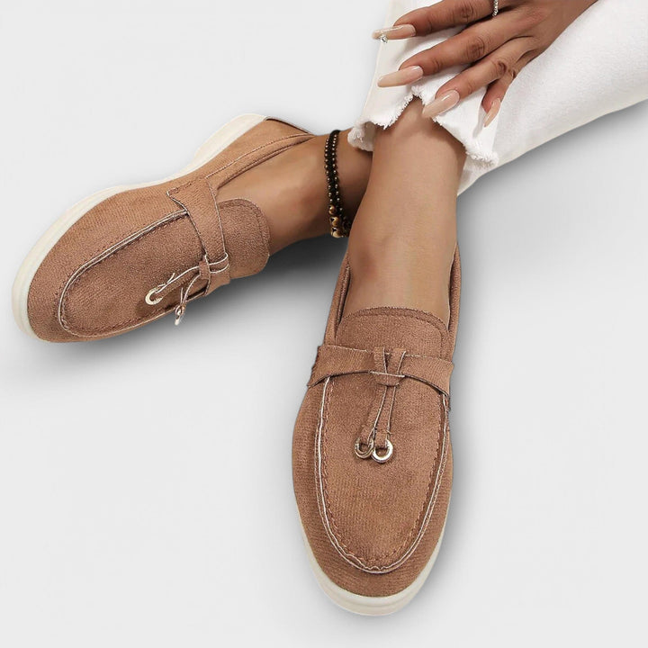Stylische flache Damen-Loafer mit klassischem Design, komfortable Slipper, die Eleganz und Bequemlichkeit verbinden.