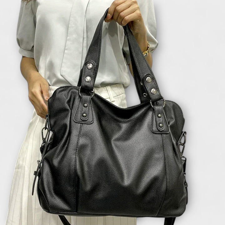 Braune Damen Hobo-Tasche aus Kunstleder, elegant und zeitlos, perfekt als stilvolle Handtasche für den Alltag.