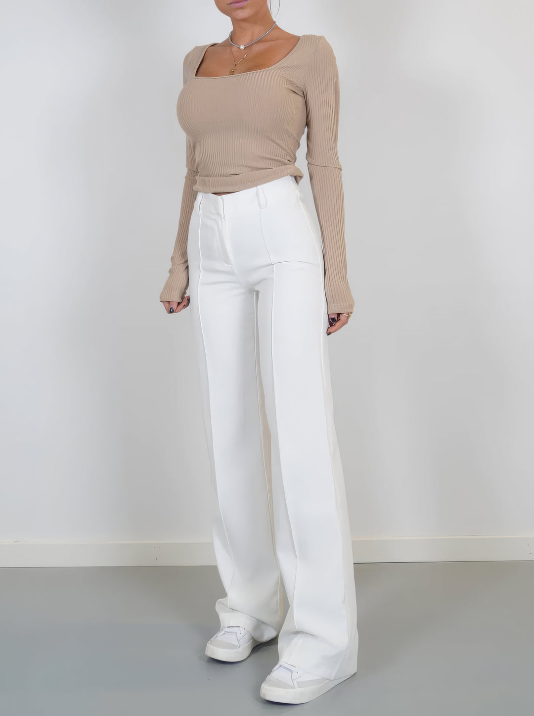Modische schwarze Damen Hochbund Hose, ein Must-have für stilbewusste Frauen im Herbst und Winter.