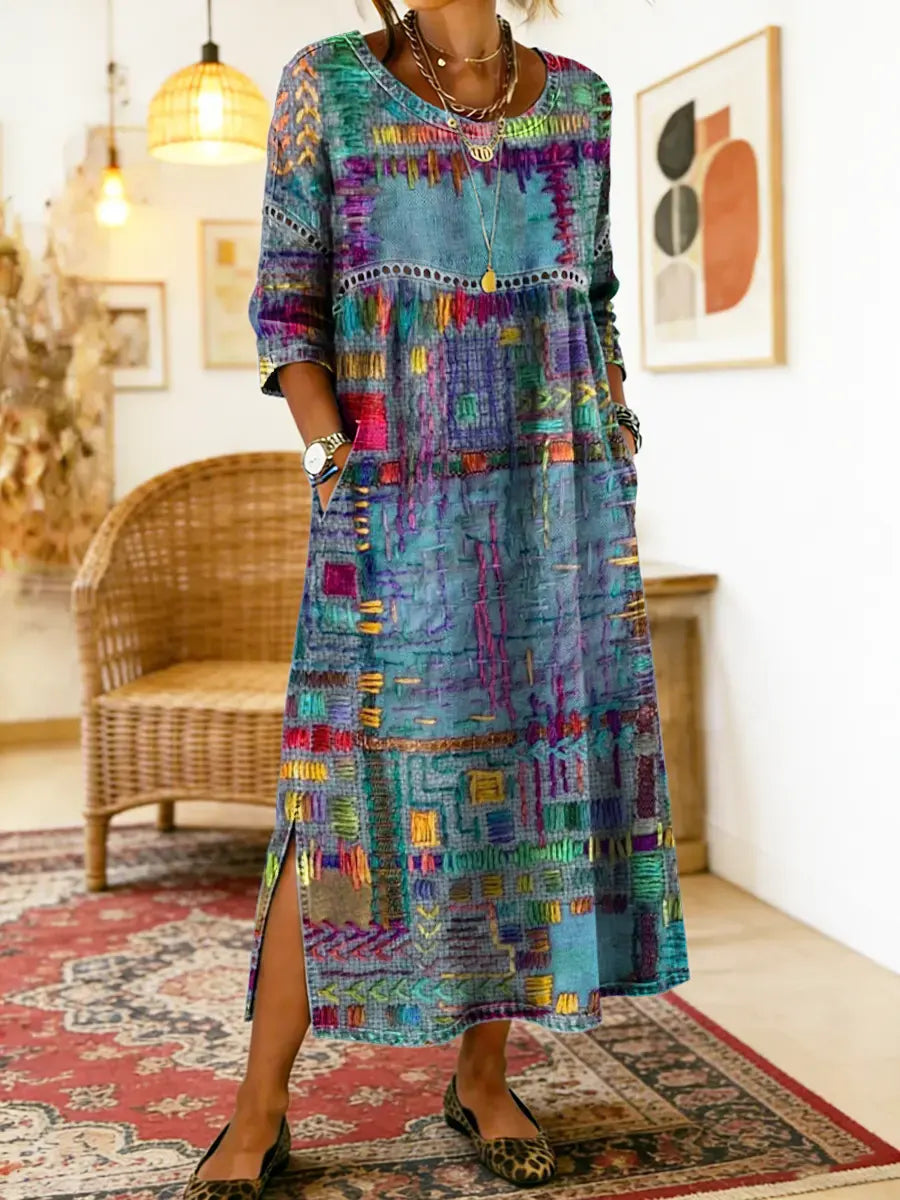 Detailaufnahme: Das einzigartige Patchwork-Muster des Amelie Damen Boho-Kleides. Elegantes Design.
