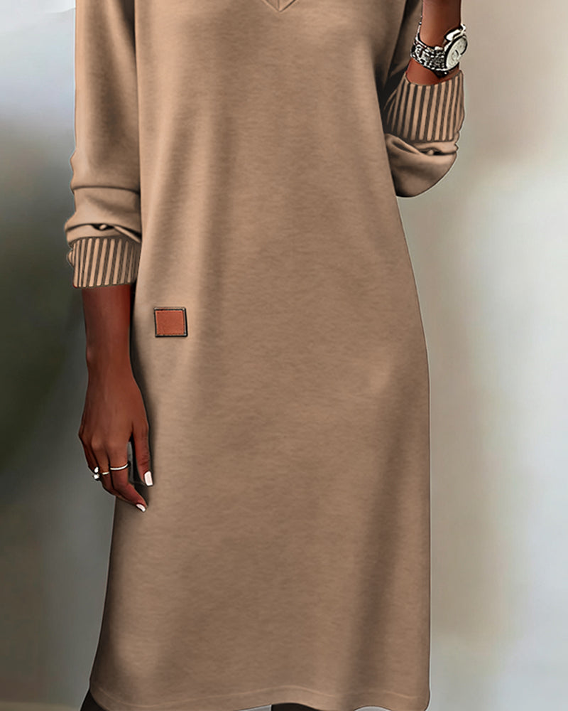 Vielseitiges Damenkleid: Elegantes Bürokleid, Abendkleid oder bequemes Herbstkleid. Midi-Länge, V-Ausschnitt.
