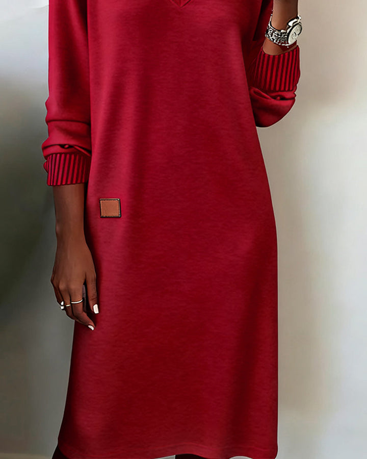 Modisches Damen Midi-Herbstkleid mit Langarm & V-Ausschnitt. Elegantes & bequemes Freizeit- oder Bürokleid.