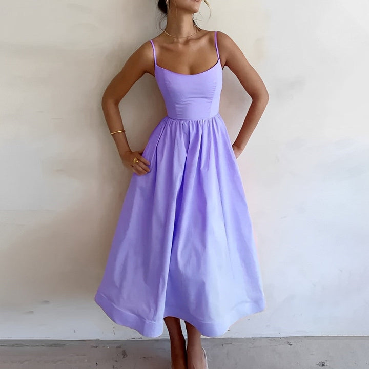 Ärmelloses Damen Midikleid mit modernem Quadrat-Ausschnitt, ideal als Abend- oder Cocktailkleid.