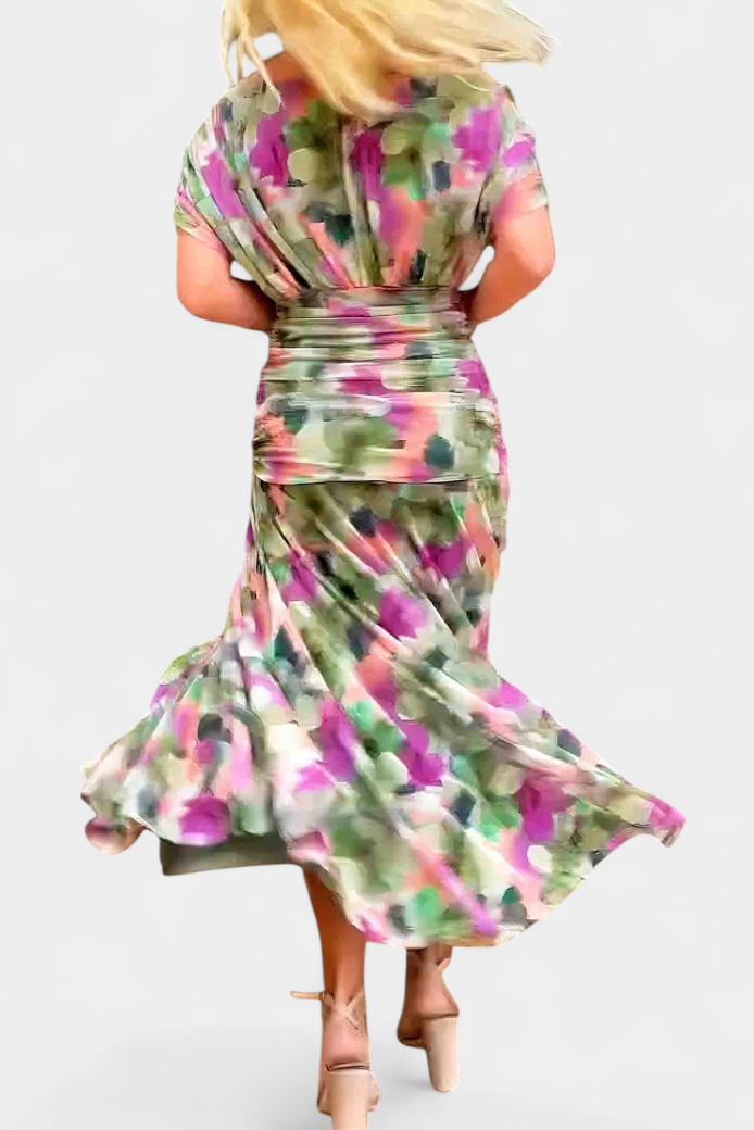 Modernes, festliches Damenkleid, Maxilänge, elegante Abendmode für luxuriöse Veranstaltungen.