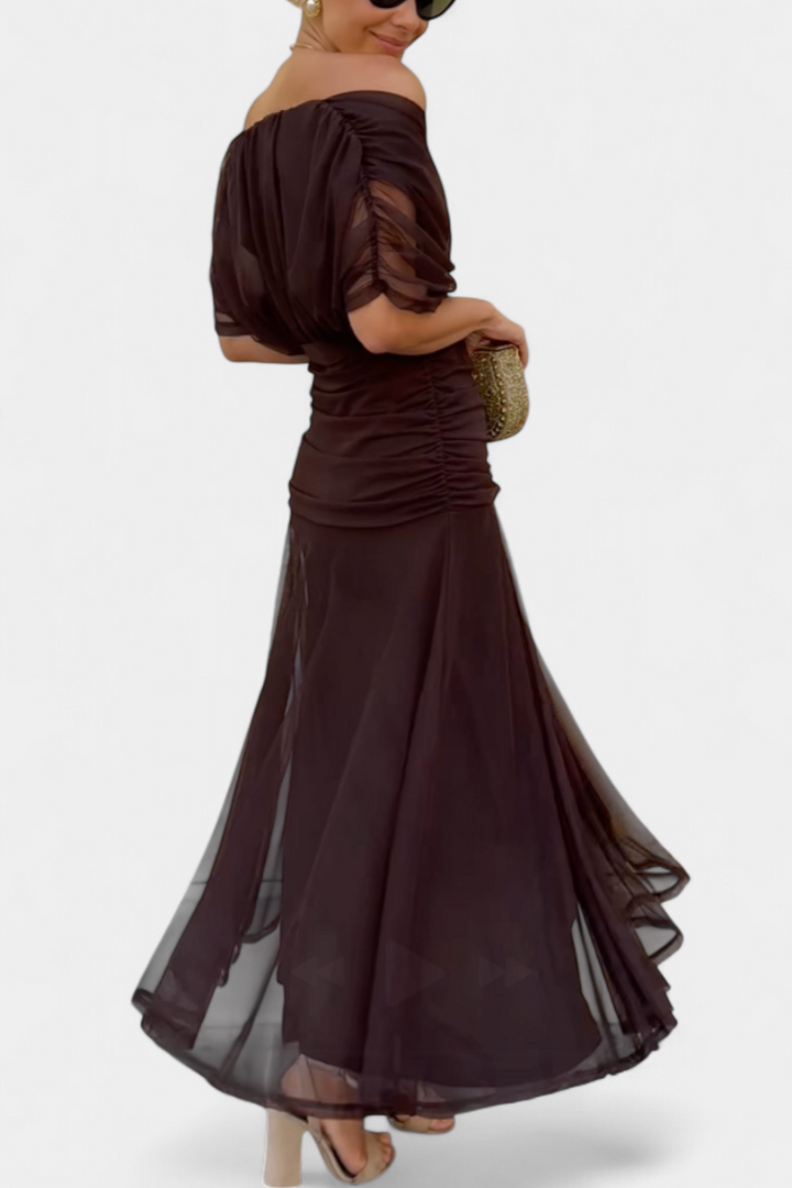 Maxilanges Abendkleid für Damen, figur schmeichelnd, elegantes Design für Hochzeitsgäste.