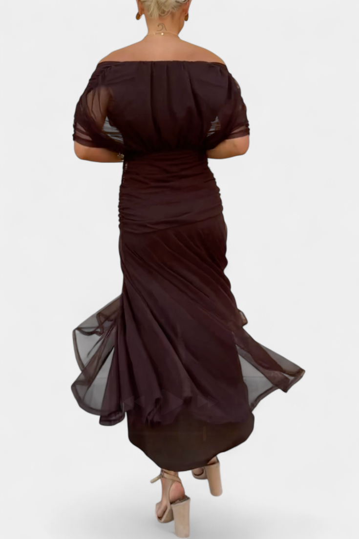 Schickes, langes Abendkleid in Maxilänge mit Off-Shoulder-Ärmeln für elegante Abende.