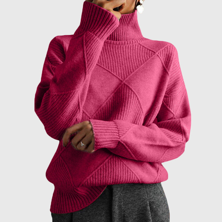 Moderner Damen Winterpullover: geometrischer Rollkragen, figurbetont. Trendige Herbstmode für Frauen.