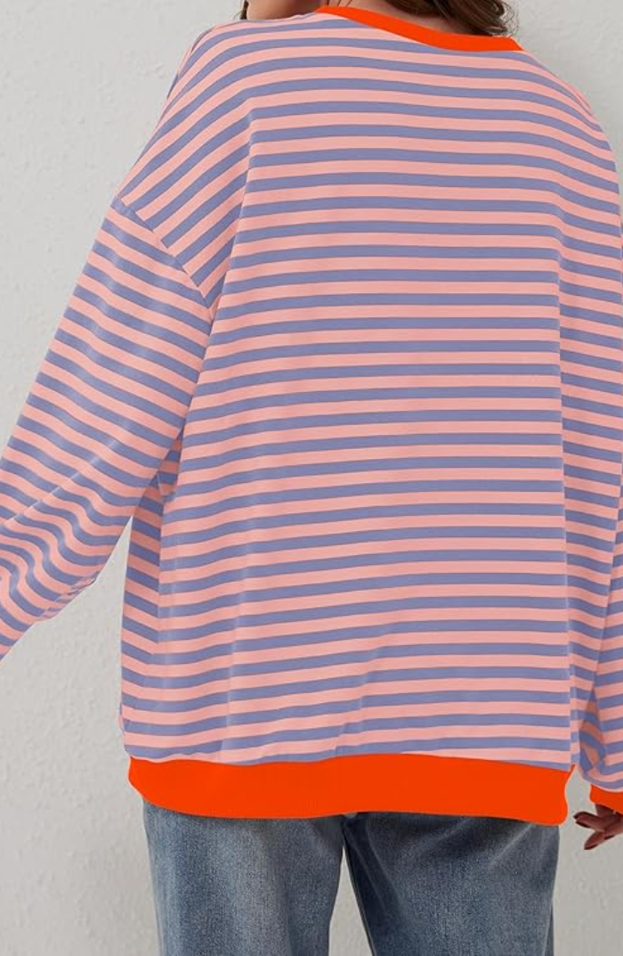 Damen Frühling Pullover gestreift. Zeitloser Rundhals-Strick für eleganten und bequemen Alltags-Look.