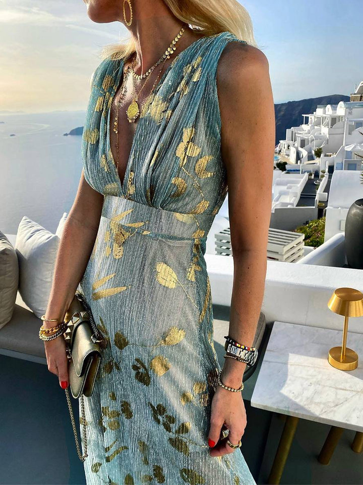 Model trägt ärmelloses Pailletten Maxikleid, festliches Abendkleid für Damen, ideal für Hochzeitsgäste.