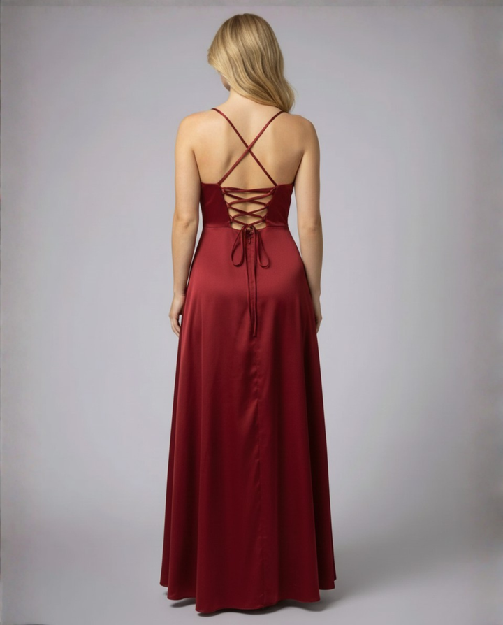 Festliches Damen Maxikleid, ideal für Hochzeitsgäste. Lang, ärmellos, mit elegantem Detail am Rücken.