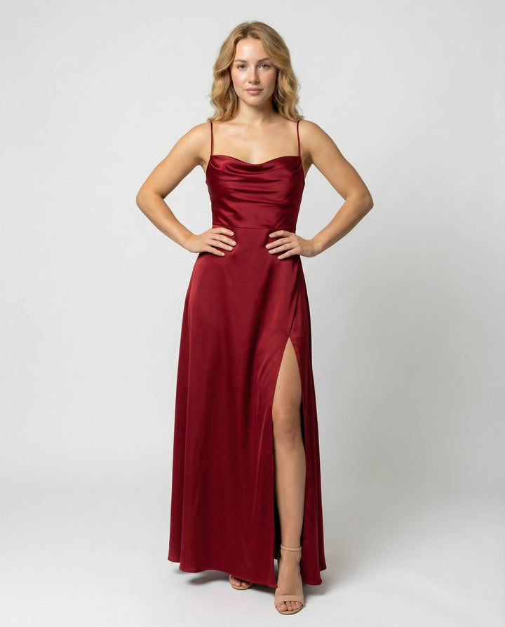 Elegantes Damen Maxikleid für Hochzeitsgäste mit raffiniertem Rückendetail. Lang, ärmellos, fließend.