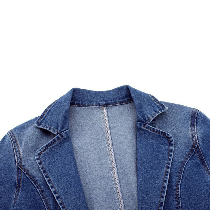 Modische Damen Jeansjacke Nora im Blazer-Stil: Schick und perfekt für den Übergang im Frühling.