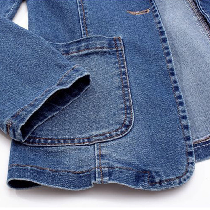 Lässiger & eleganter Damen Jeansblazer Nora: Ein Must-have für frühlingshafte Outfits und Damenmode.