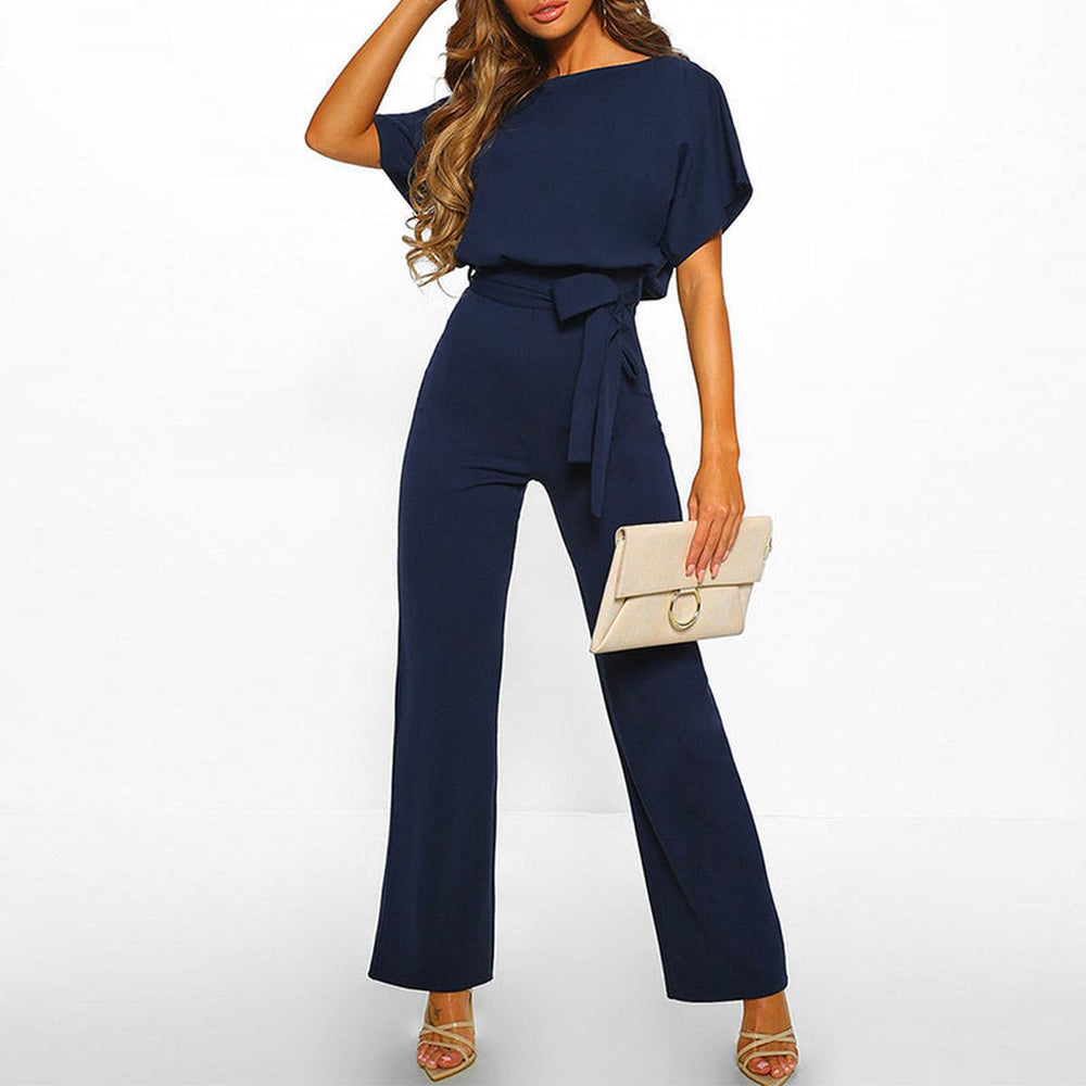 Eleganter Damen Jumpsuit Clara, vielseitiger Kurzarm-Einteiler. Perfekt für stilvolle Damenmode und besondere Anlässe.