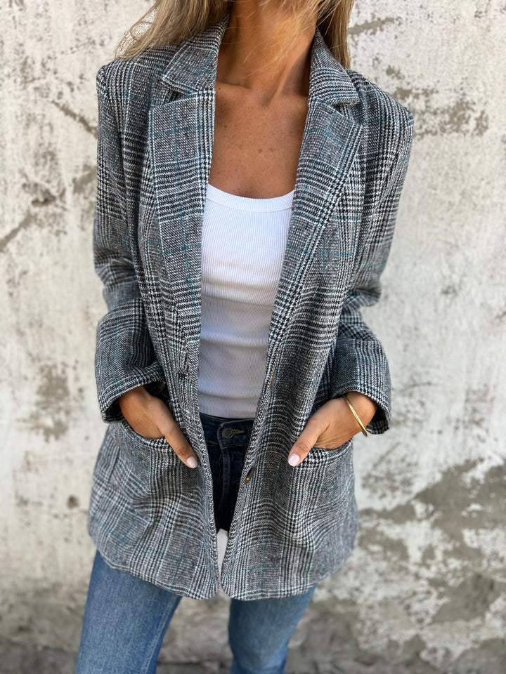 Stilvolle Damen Langarm-Jacke im Karo-Design, schwarz-braun. Eine elegante Herbstmode-Option für jeden Anlass.