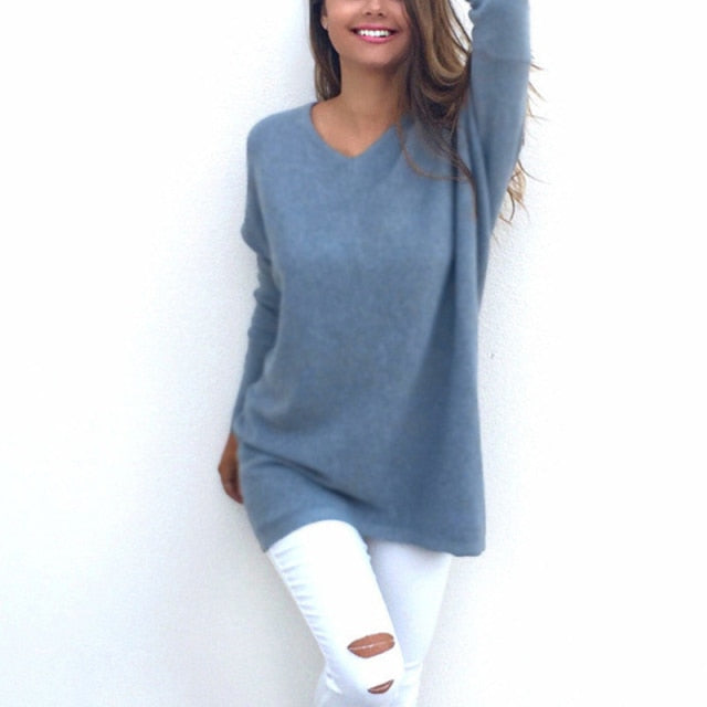 Weicher Damen Strickpullover mit V-Ausschnitt. Ideal als modisches Oberteil für Herbsttage, warm & schick.