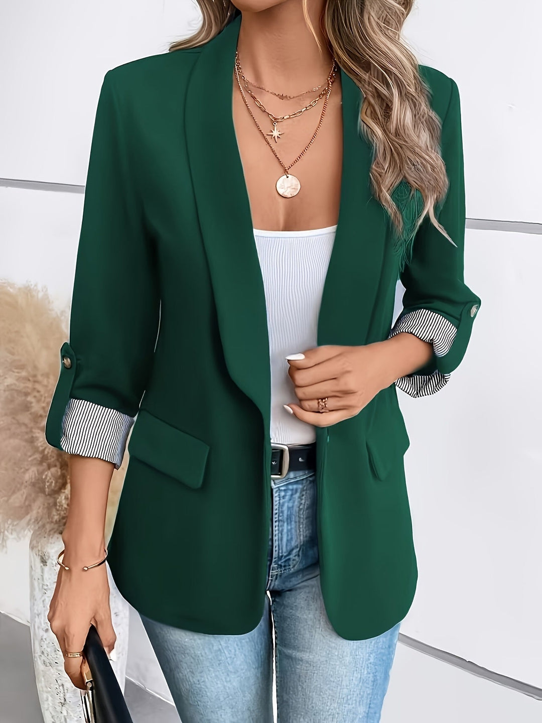 Vielseitiger Damen Blazer, modern und stilvoll, als Übergangsjacke für jede Saison geeignet.