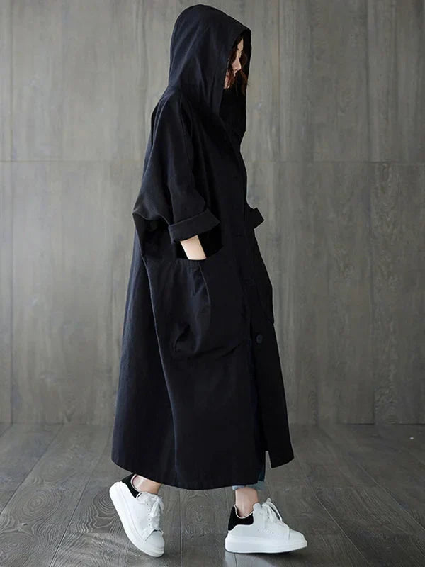 Detailaufnahme des Kragens am klassischen Damen-Trenchcoat, wasserfest & stilvoll.