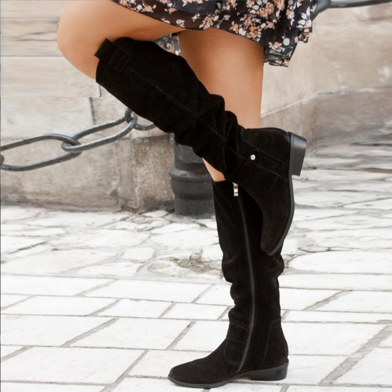 Kniehohe Damenstiefel für Herbst & Winter mit flacher Sohle. Stilvolle und bequeme Damenschuhe für jeden Tag.