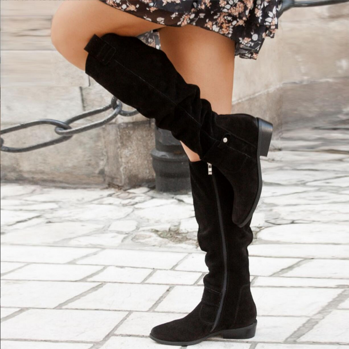 Kniehohe Damenstiefel für Herbst & Winter mit flacher Sohle. Stilvolle und bequeme Damenschuhe für jeden Tag.